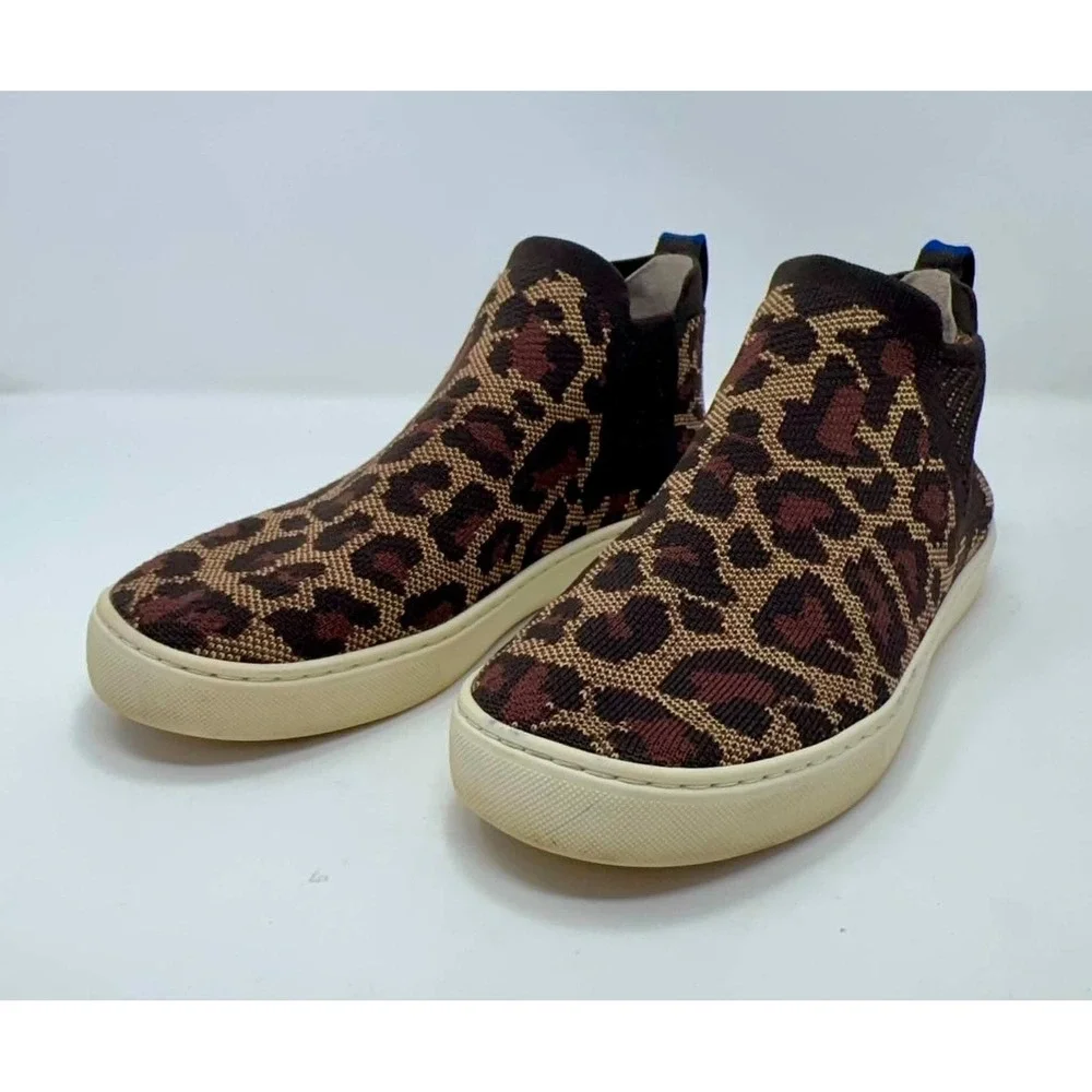 Rothys Chelsea Boots Women's Size 9 Wildcat Leopard Print Minimalist Comfort